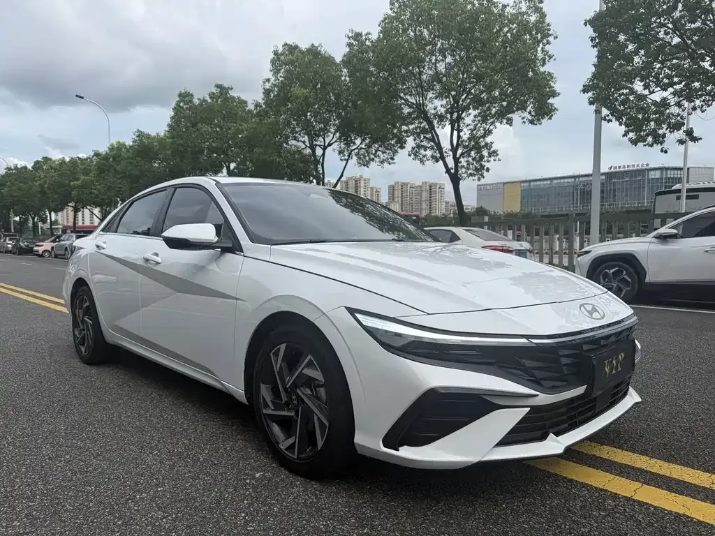 Hyundai Elantra — фото 6