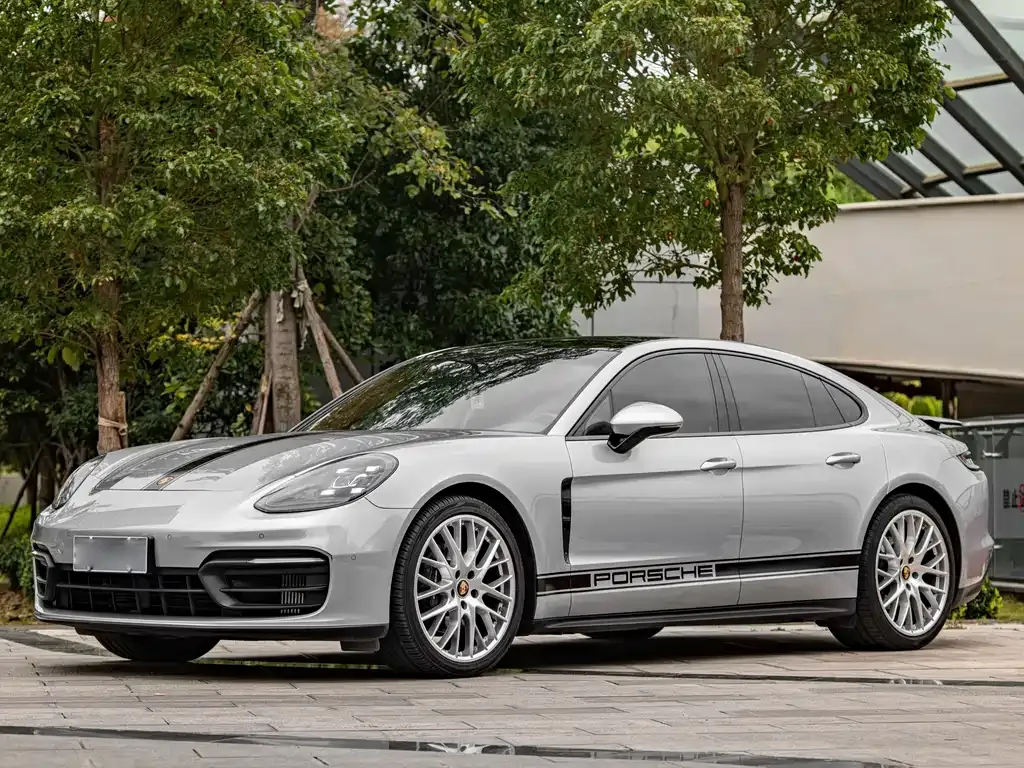 Porsche Panamera — фото 1