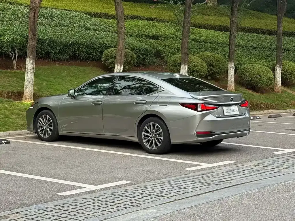 Lexus ES — фото 9