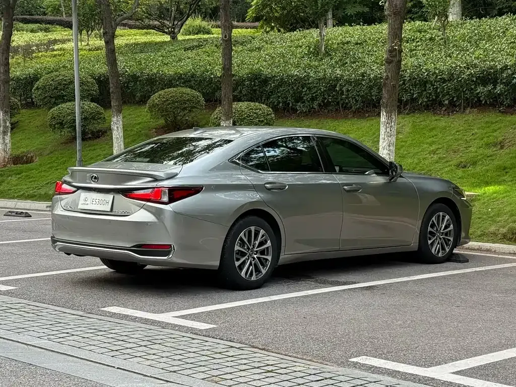 Lexus ES — фото 8