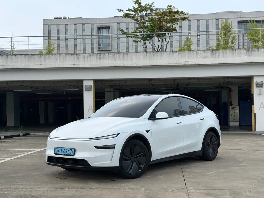 Tesla Model Y — фото 1