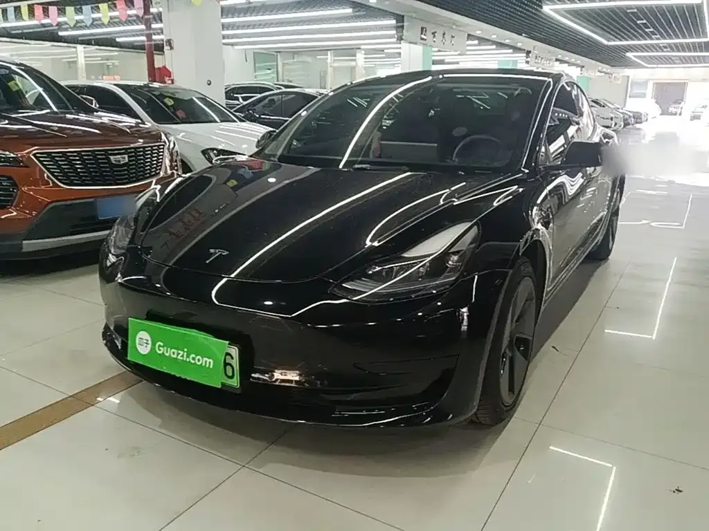 Tesla Model 3 — фото 1