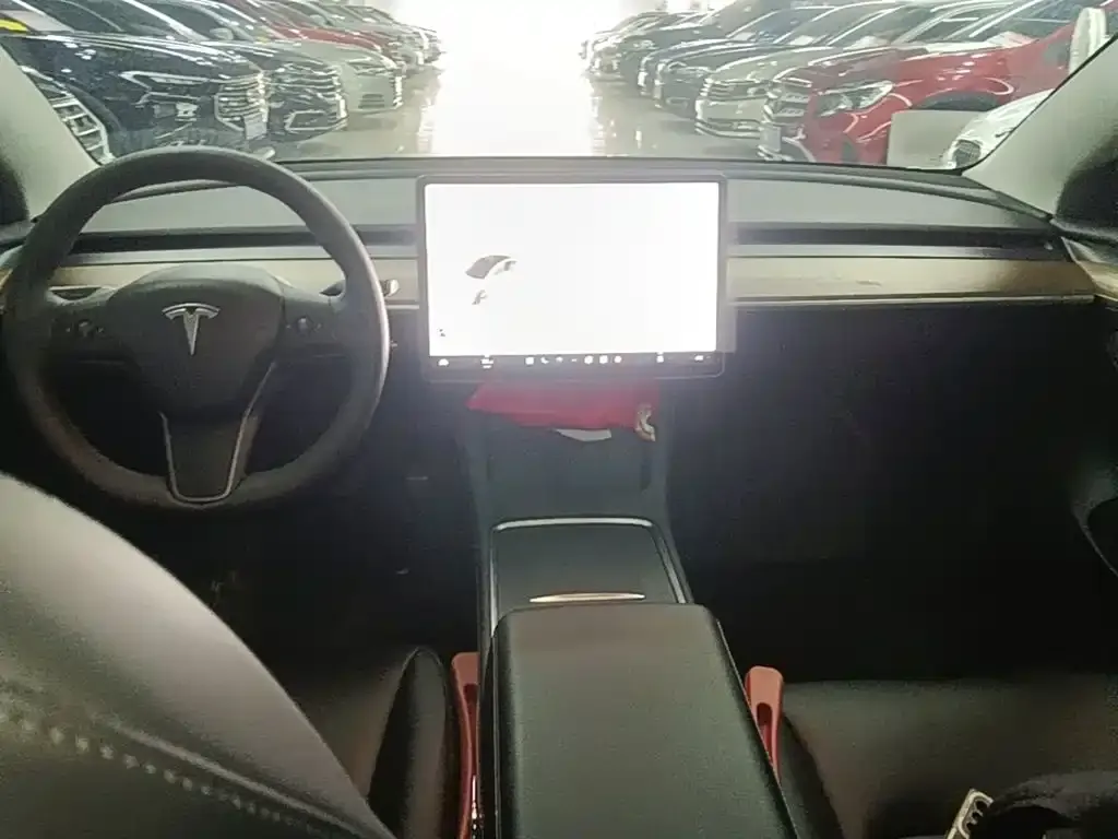Tesla Model 3 — фото 7