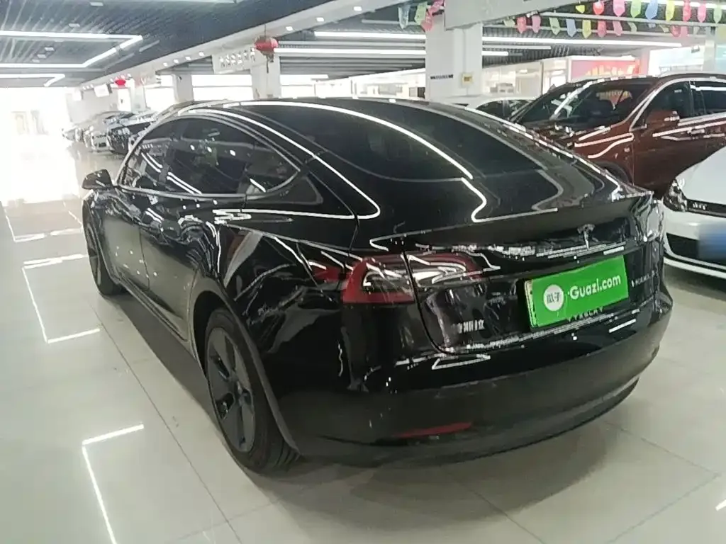 Tesla Model 3 — фото 4
