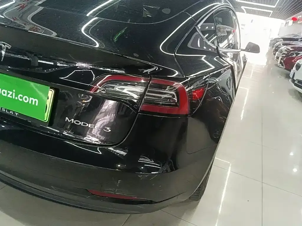 Tesla Model 3 — фото 3