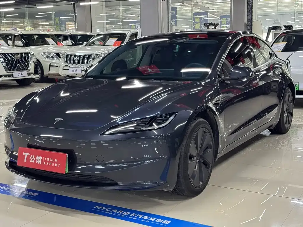 Tesla Model 3 — фото 1