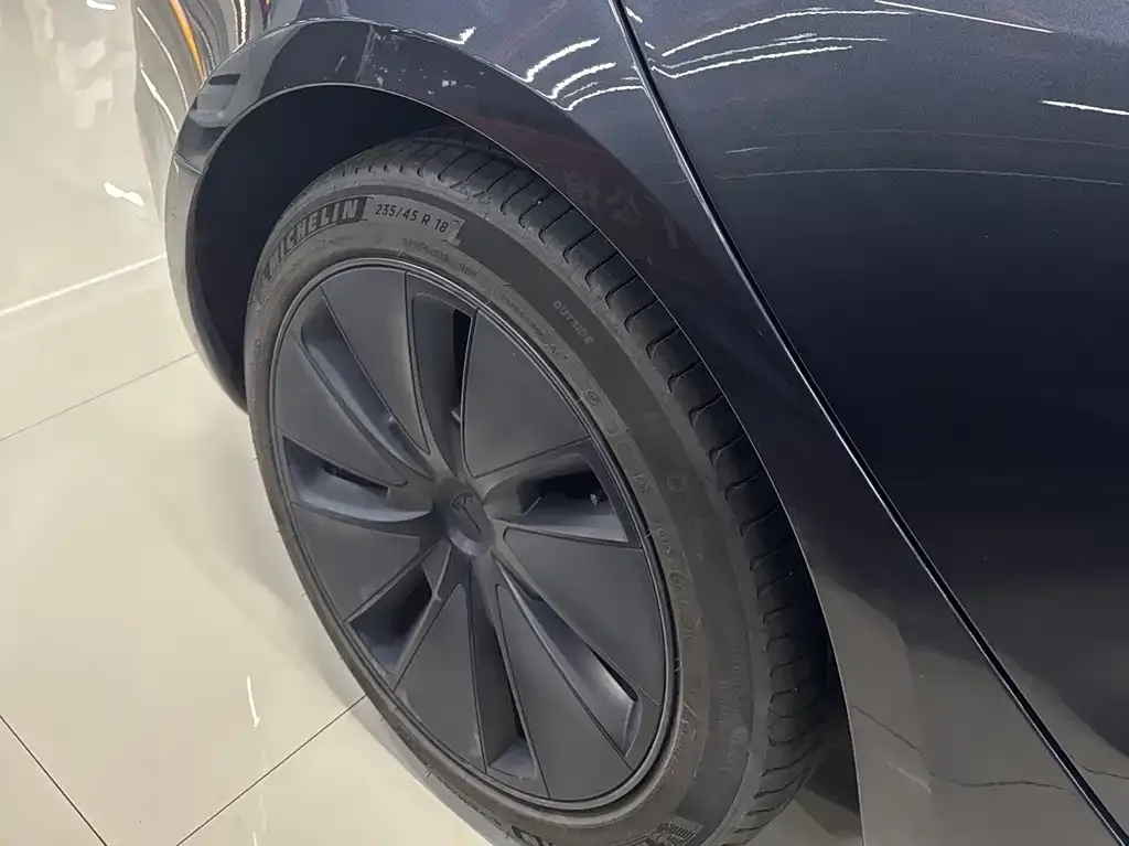 Tesla Model 3 — фото 5