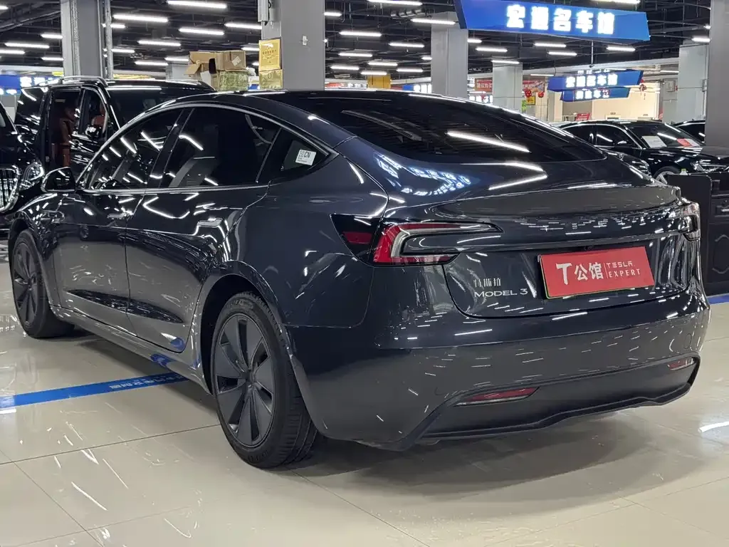 Tesla Model 3 — фото 9