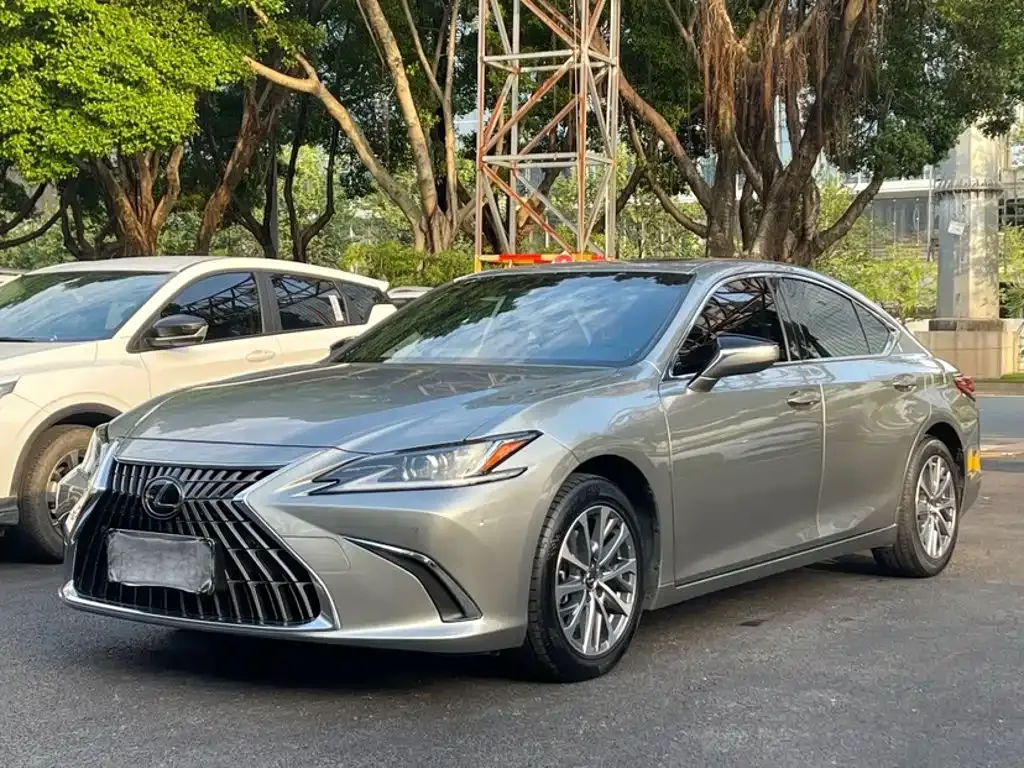 Lexus ES — фото 1