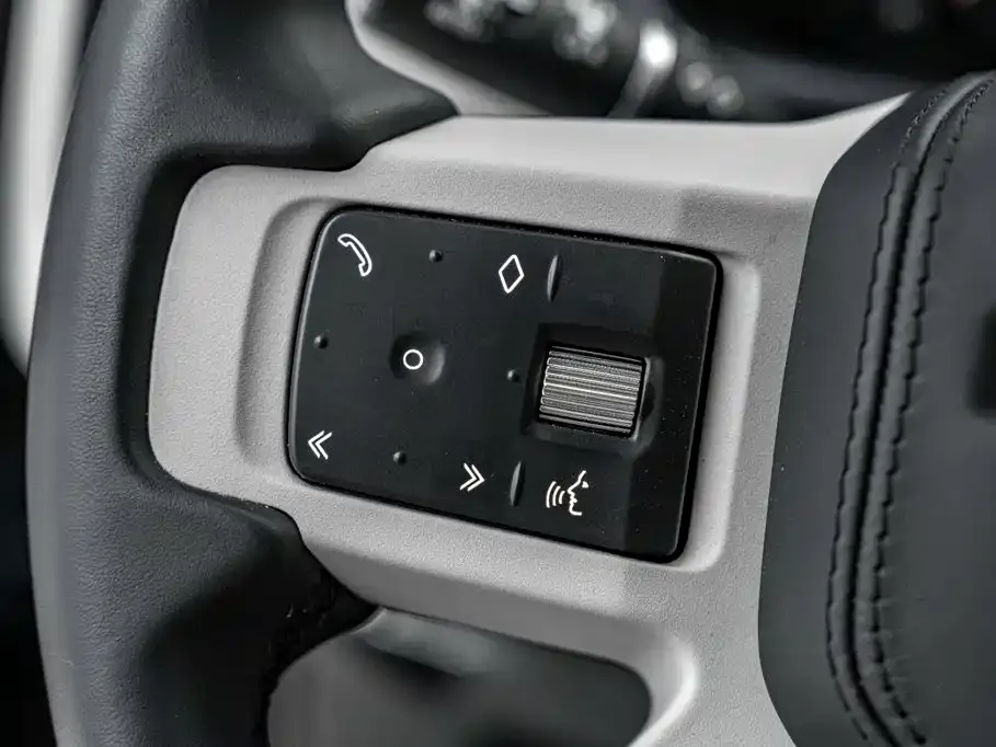 Land Rover Defender — фото 10