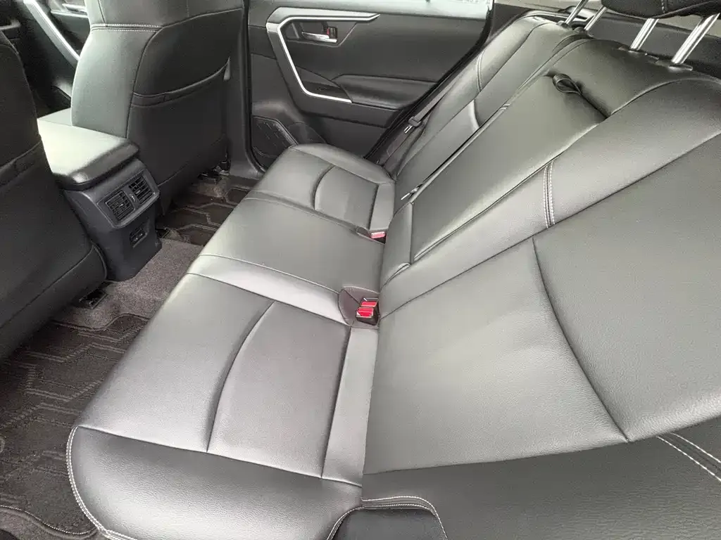 Toyota RAV4 — фото 3