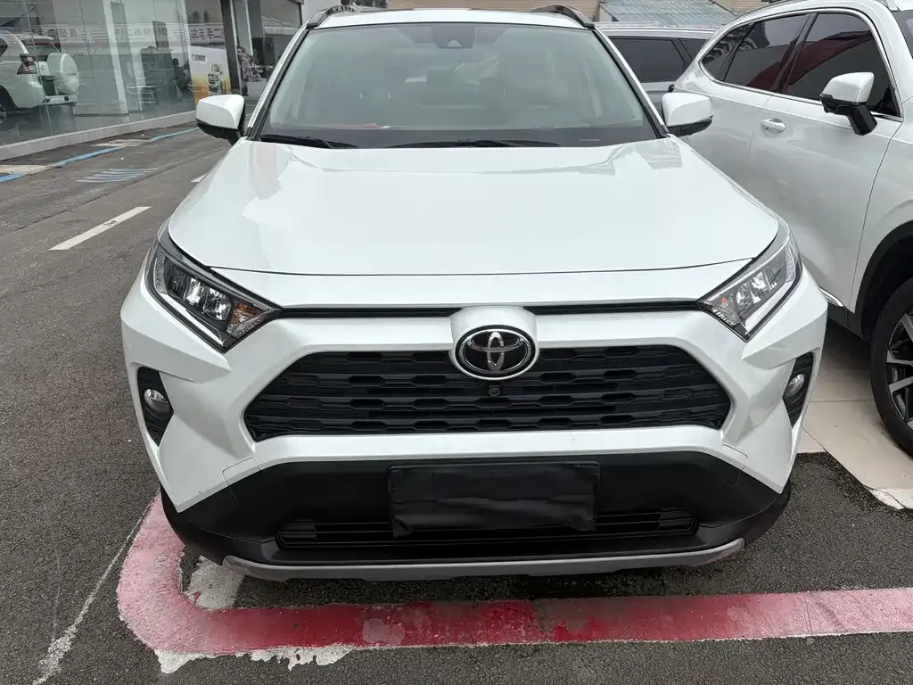 Toyota RAV4 — фото 5