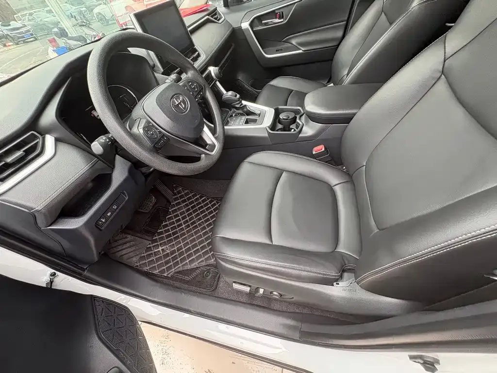 Toyota RAV4 — фото 10