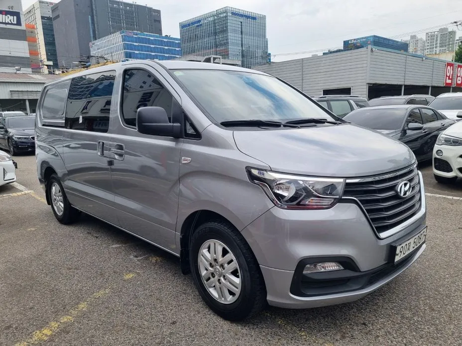 Hyundai Starex — фото 1