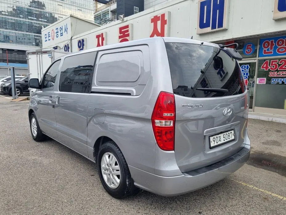 Hyundai Starex — фото 5