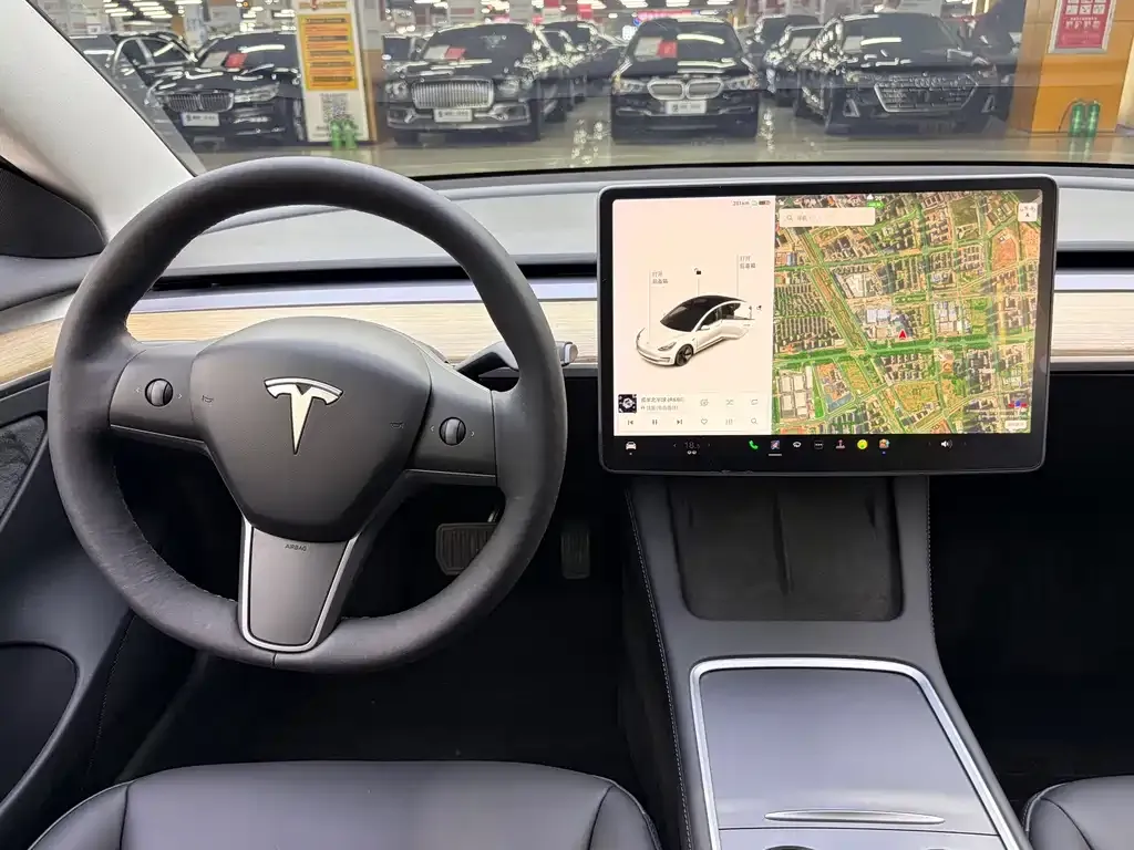 Tesla Model 3 — фото 6