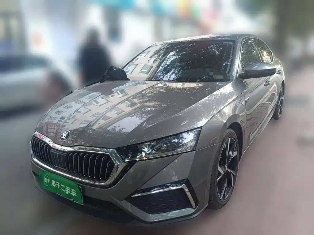 Skoda Octavia — фото 1
