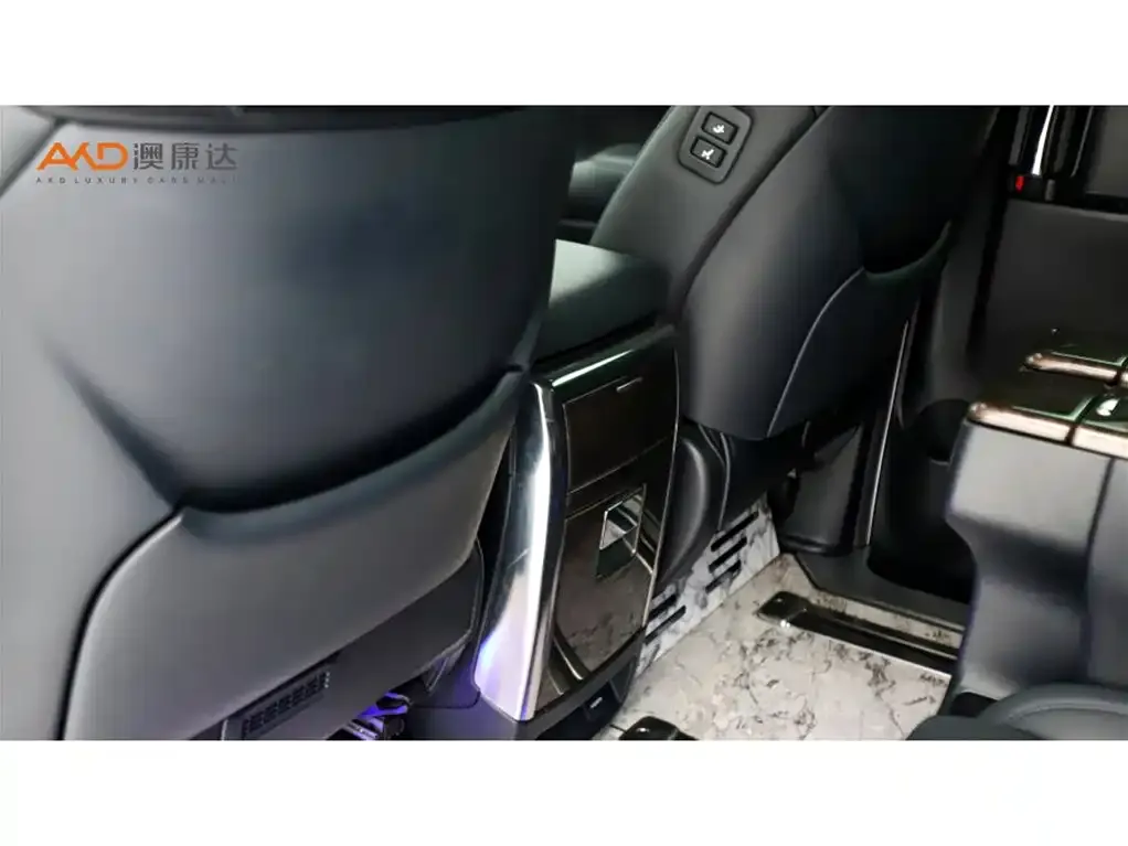 Toyota Alphard — фото 4