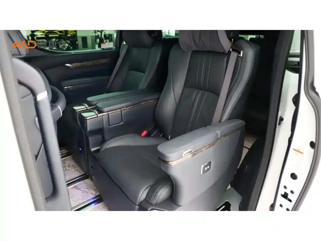 Toyota Alphard — фото 6