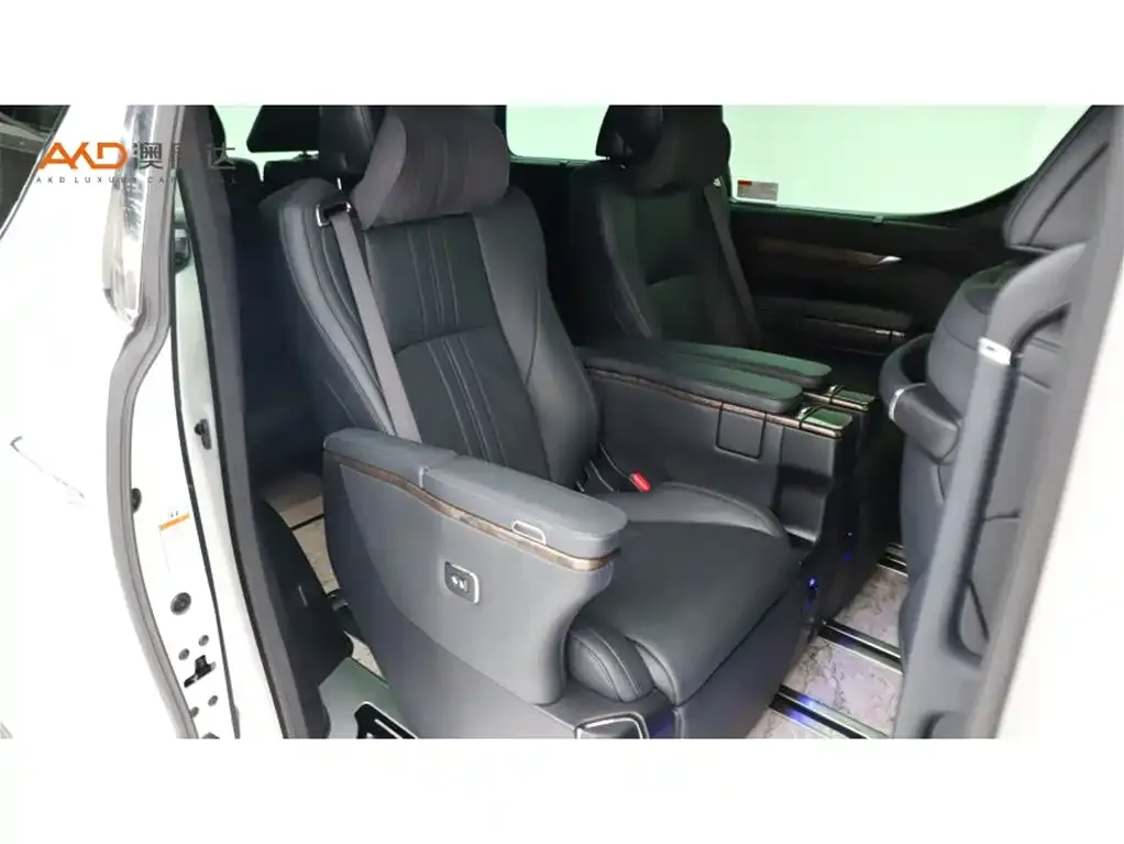 Toyota Alphard — фото 5