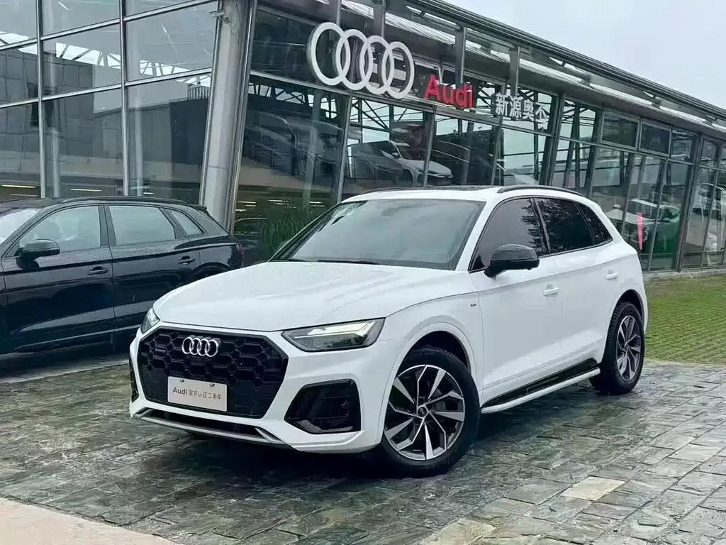 Audi Q5L — фото 1