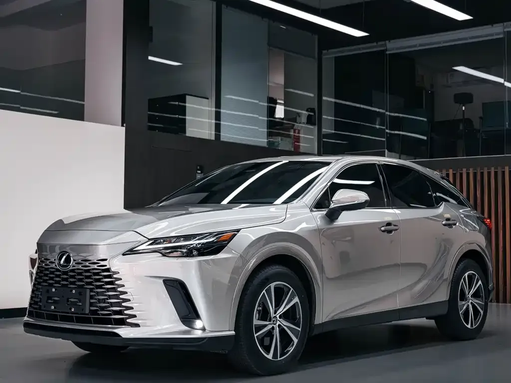 Lexus RX — фото 1