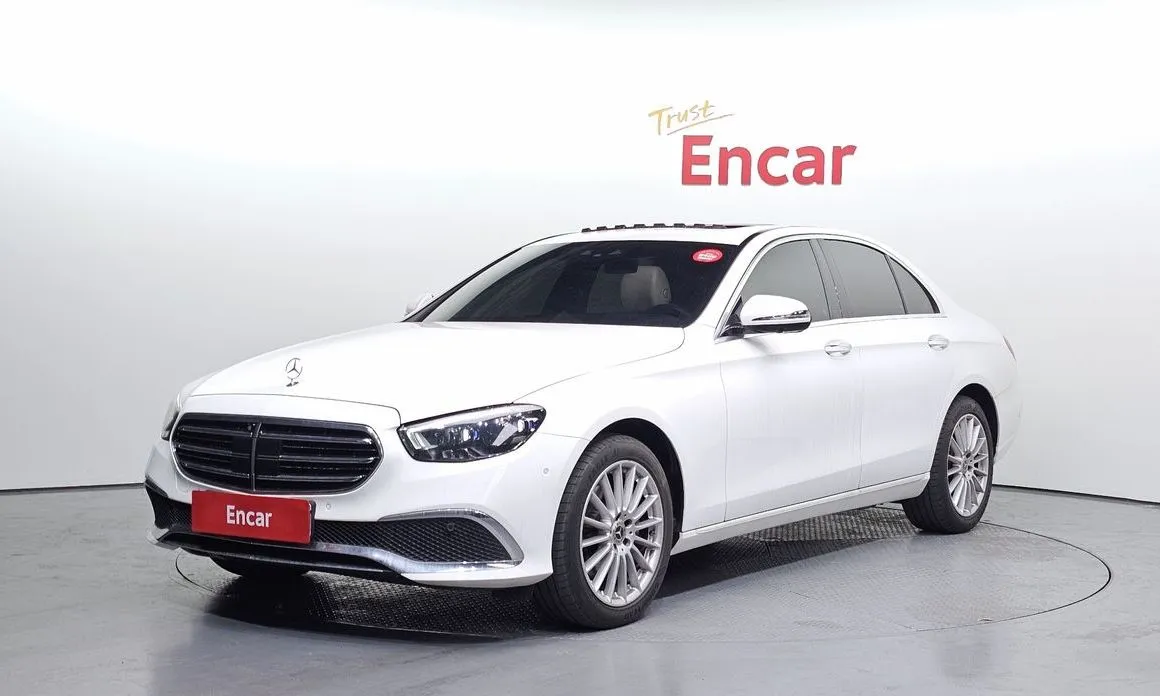 Mercedes-Benz E-Class — фото 1
