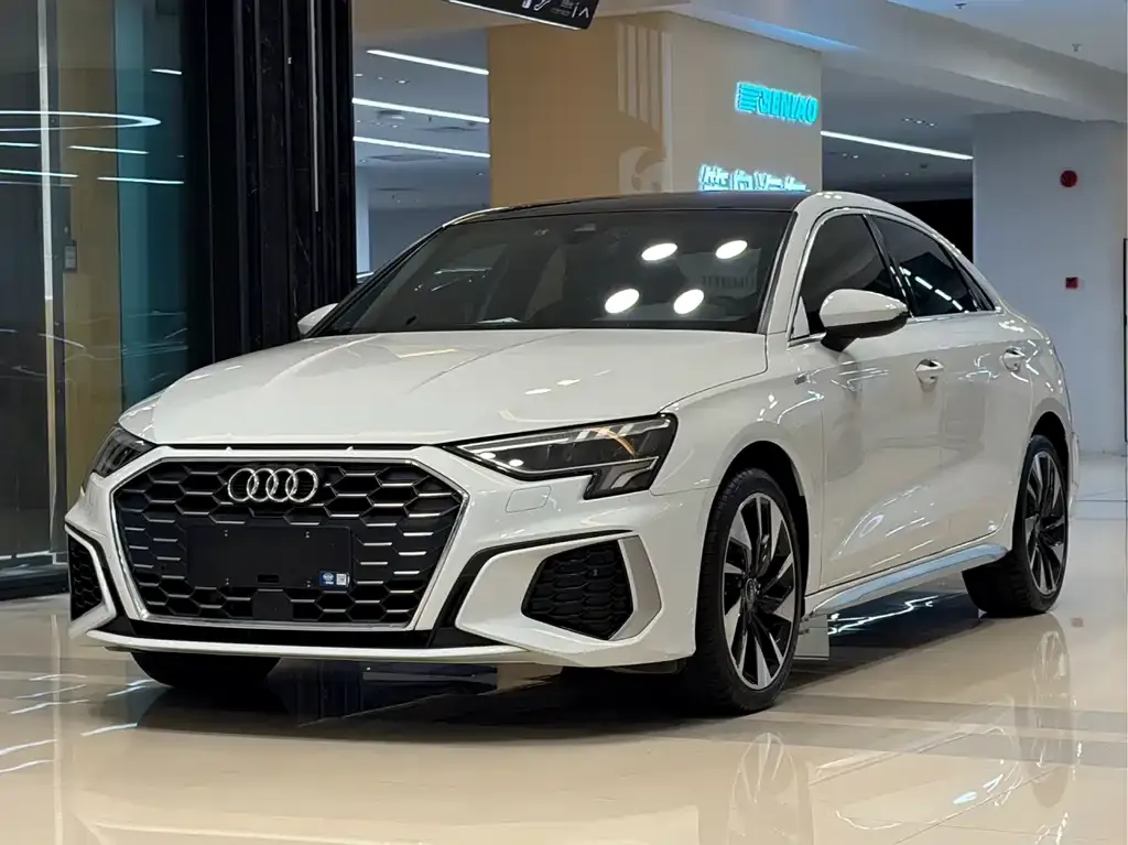 Audi A3 — фото 1