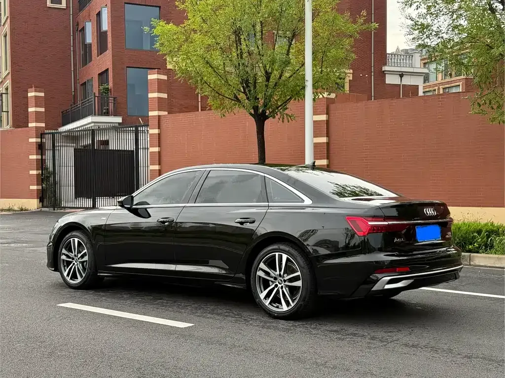 Audi A6L — фото 7