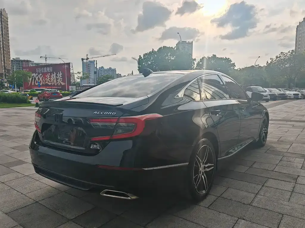 Honda Accord — фото 4