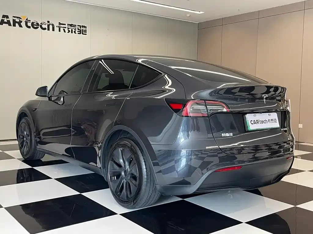 Tesla Model Y — фото 9