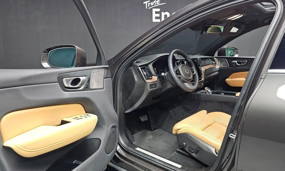 Volvo XC60 — фото 10