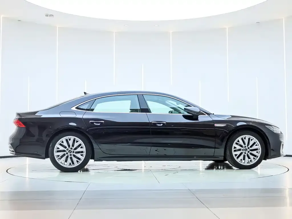 Audi A7L — фото 2