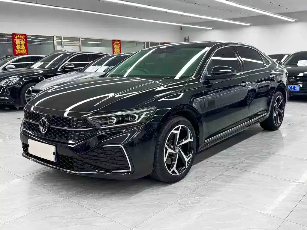 Volkswagen Passat — фото 1
