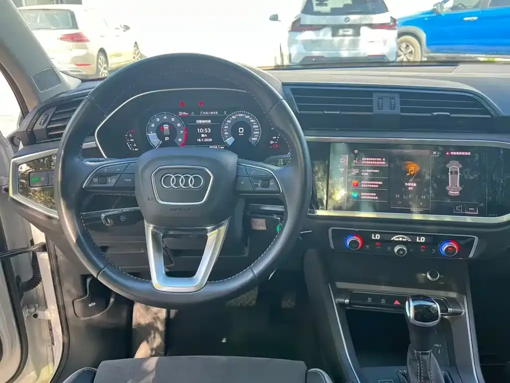 Audi Q3 — фото 6