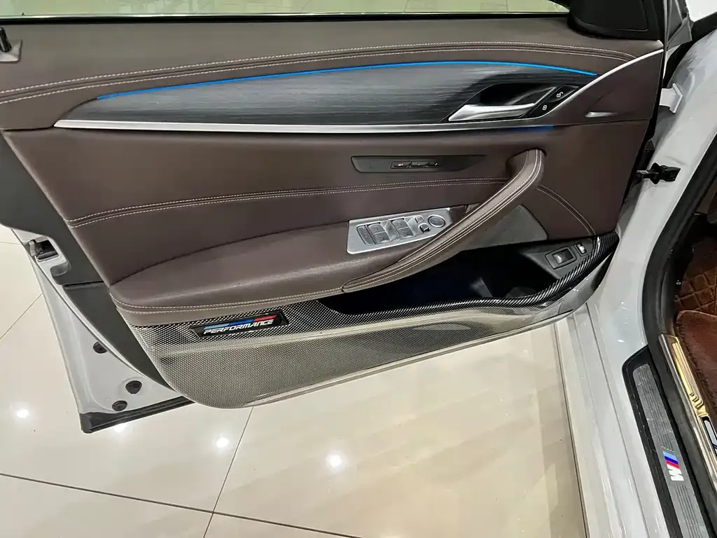 BMW 5 Series New Energy — фото 7