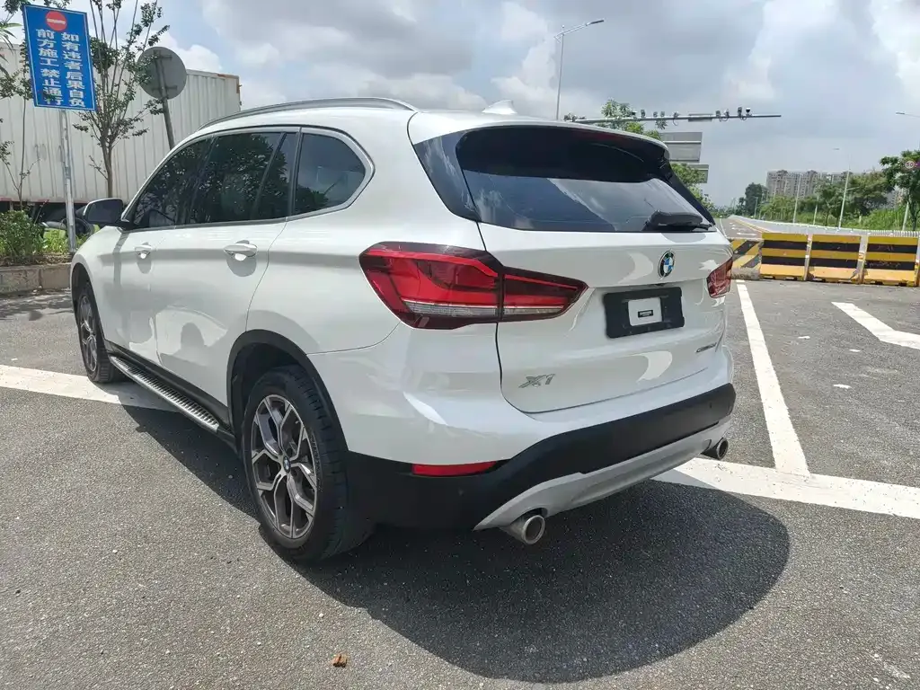 BMW X1 — фото 9