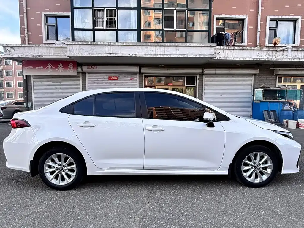 Toyota Corolla — фото 7