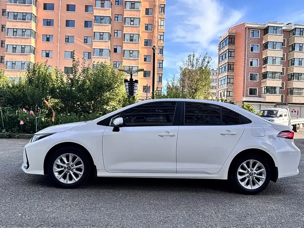 Toyota Corolla — фото 10