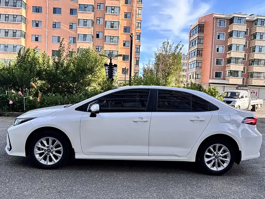 Toyota Corolla — фото 4