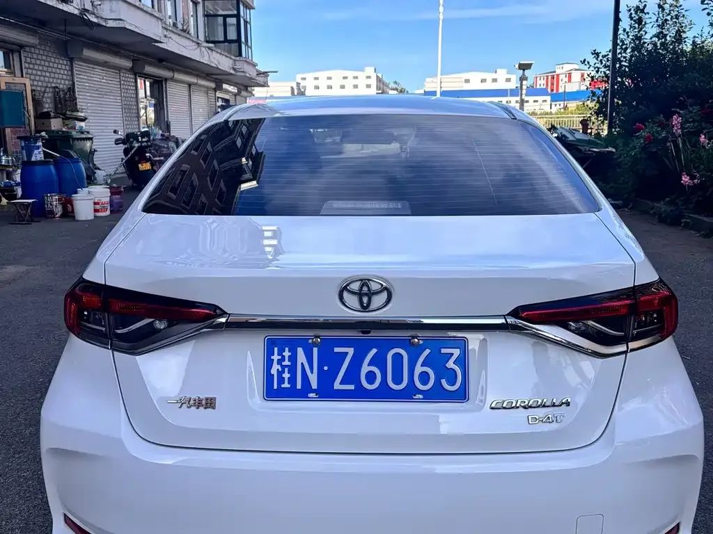 Toyota Corolla — фото 9