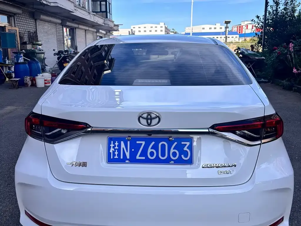 Toyota Corolla — фото 8