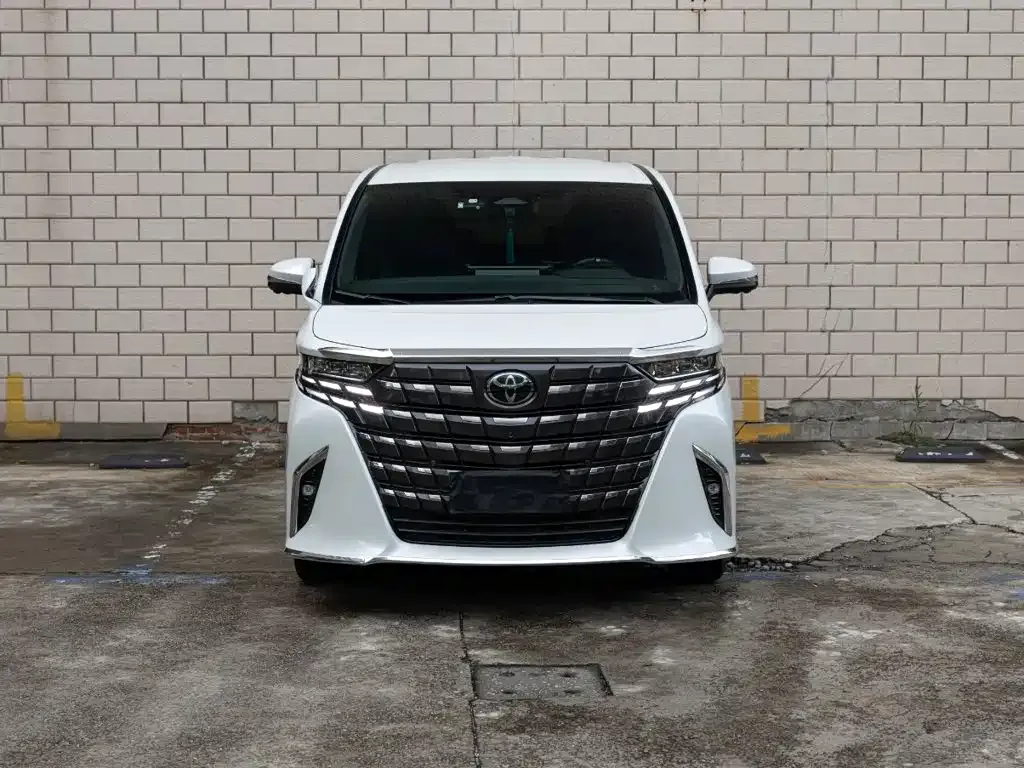 Toyota Alphard — фото 2