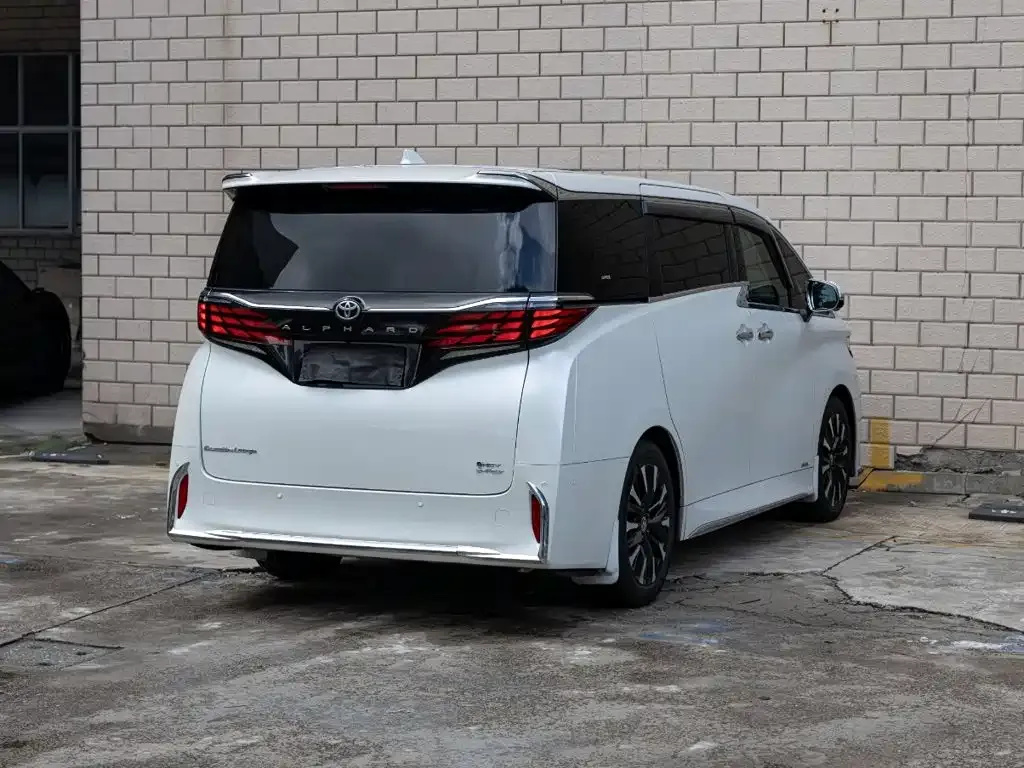 Toyota Alphard — фото 5
