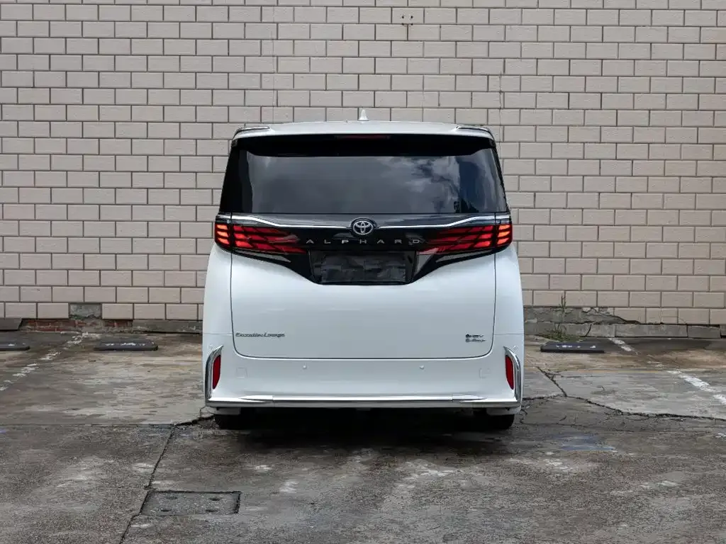 Toyota Alphard — фото 4