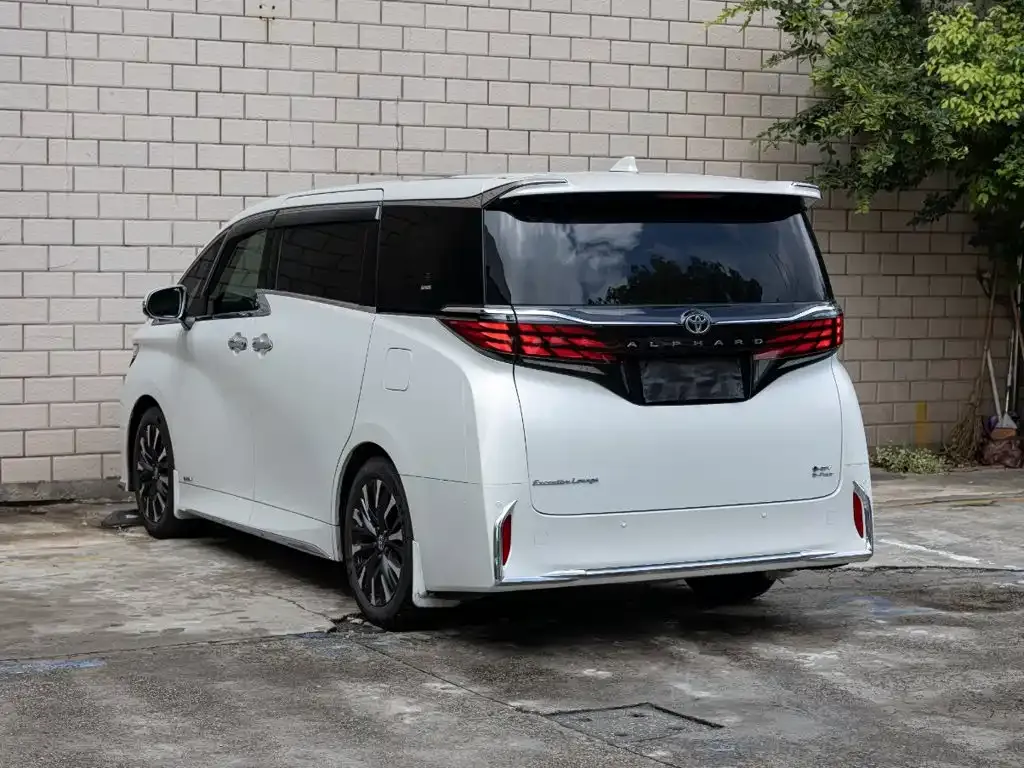 Toyota Alphard — фото 8
