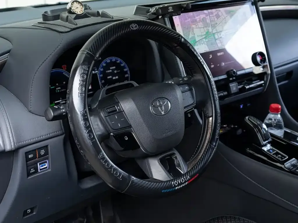 Toyota Alphard — фото 9