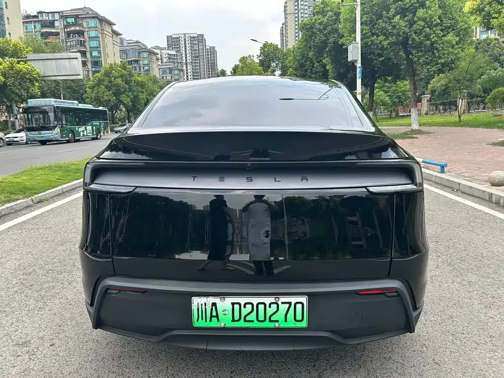 Tesla Model Y — фото 3
