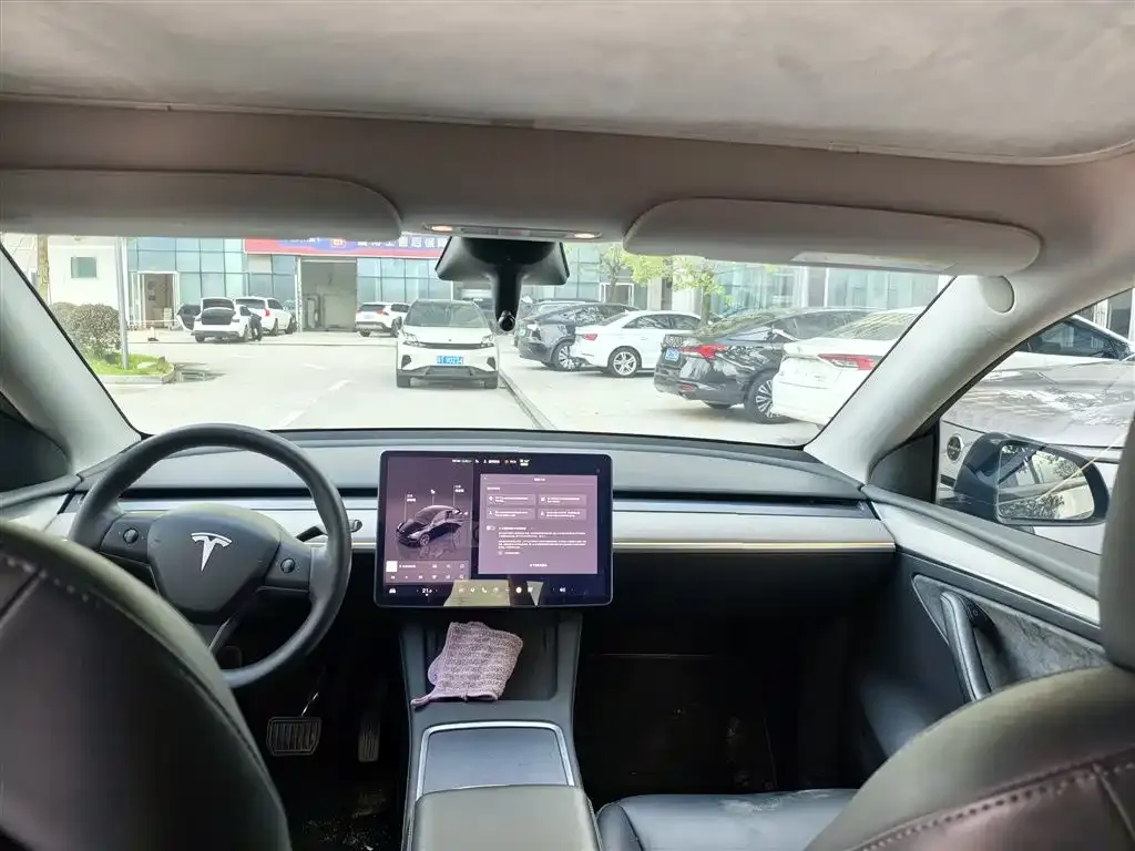 Tesla Model Y — фото 4