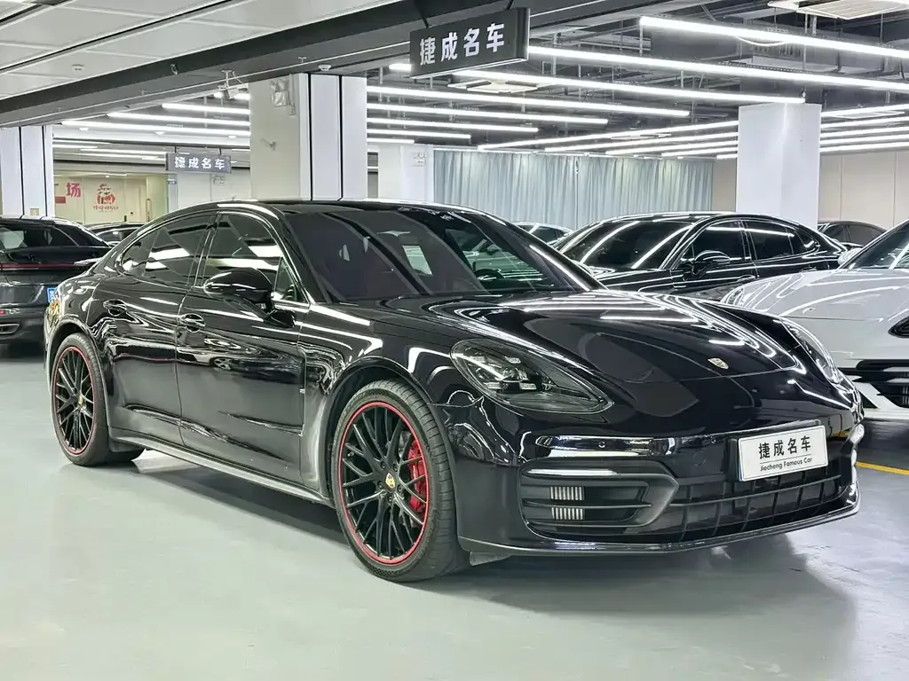 Porsche Panamera — фото 1